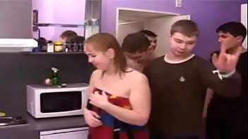 Девушка показала молодчику упругие булочки и паренек вогнал ей между ними в анус